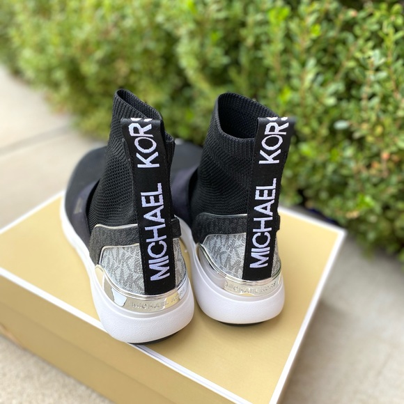 Michael Kors Sterling Bootie Textured Knit Black/Silver - Picture 3 of 4